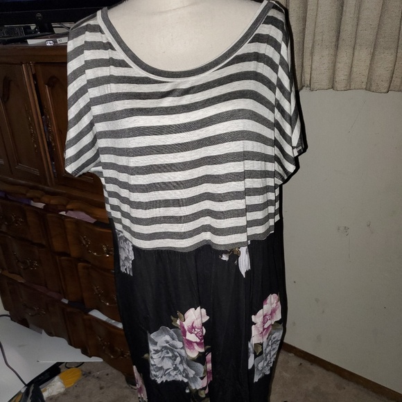 ODDY Dresses & Skirts - NWOT - Boutique dress sz 1XL